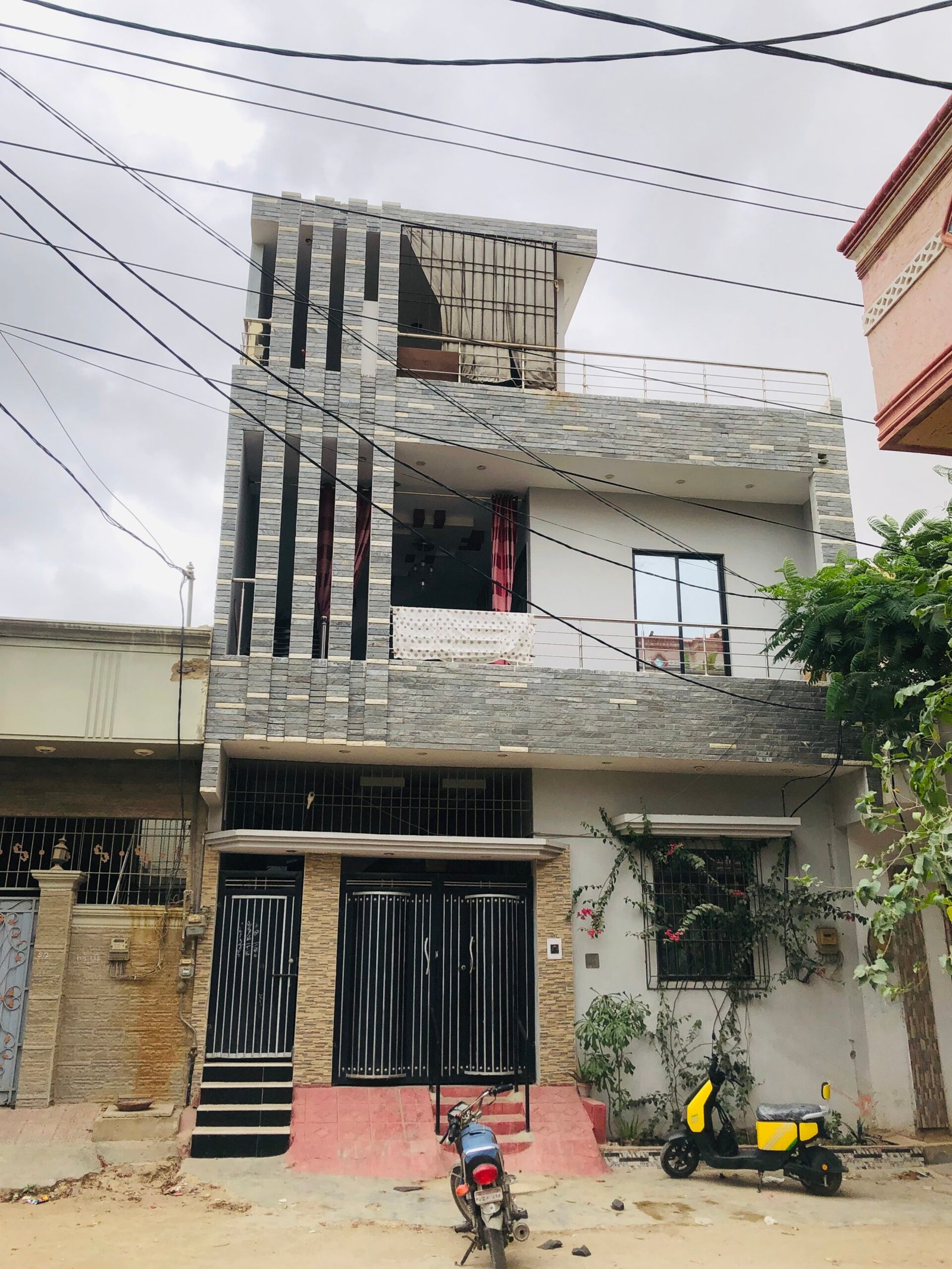 Gulshan-e-maymar 120 sqyd G+1